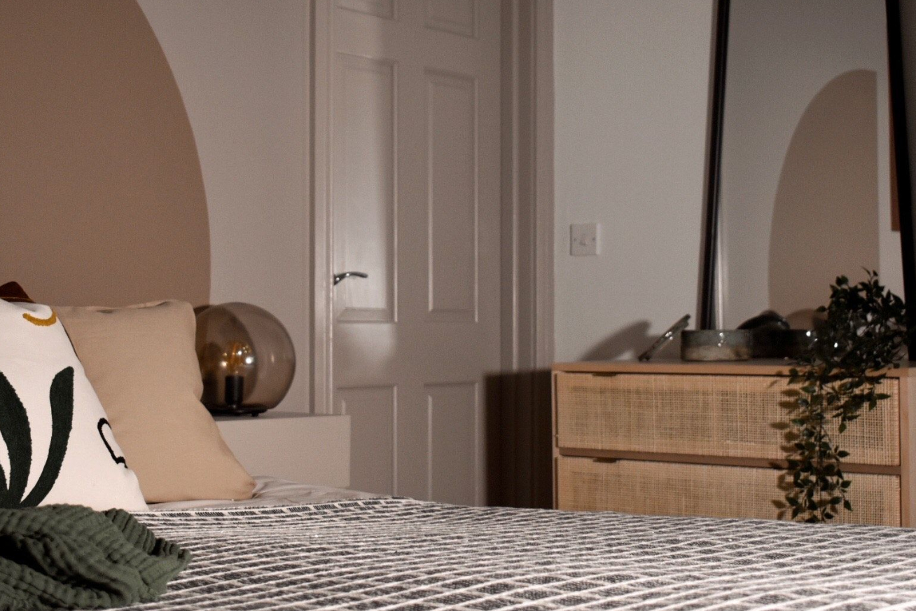 Studio Dean Bedroom with raffia